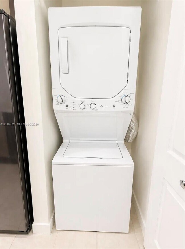 Building Photo - 10630 SW 157th Ct