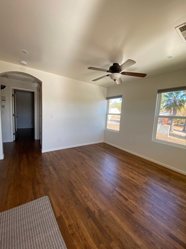 Building Photo - COMPLETELY REMODELED 2 BEDROOM/2 BATHROOM ...