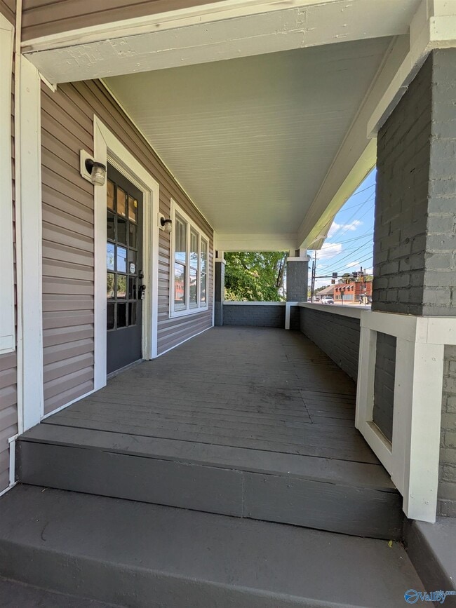 Building Photo - 2404 Whitesburg Dr