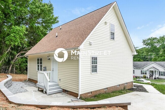 Building Photo - 3 Bedroom Pet-Friendly Home in WINSTON SAL...