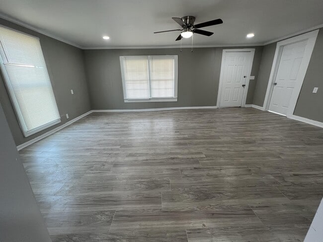 Building Photo - 414 E Washington Ave