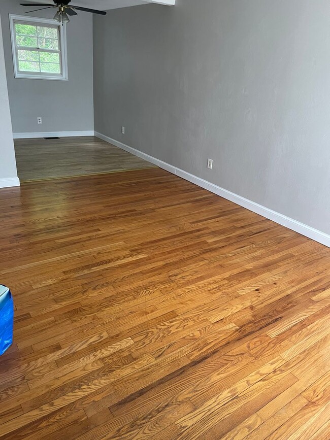 Building Photo - 3 BEDROOM, 1.5 BATH IN PENN HILLS - MOVE-I...