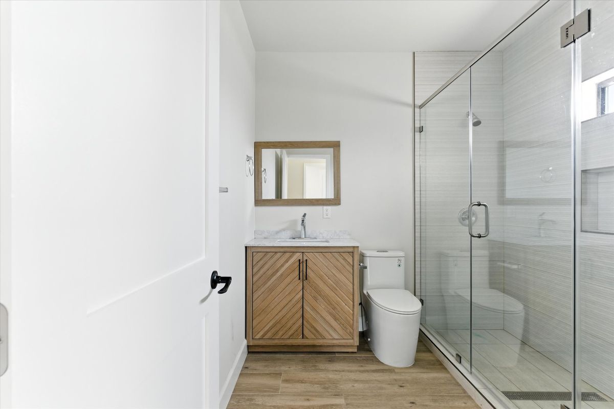 Building Photo - 1172 N Wilton Pl