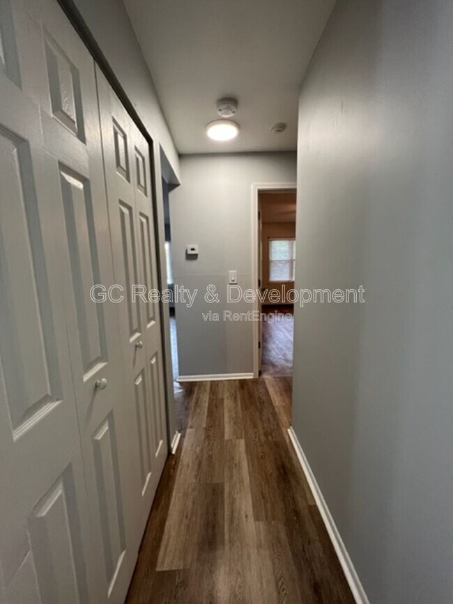 Building Photo - 312 N Warwick Ave