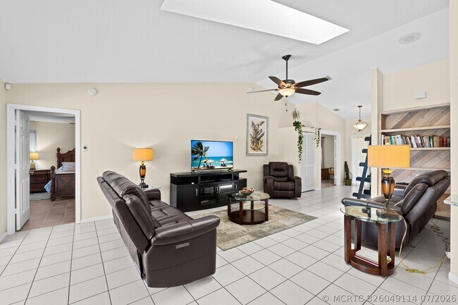 Building Photo - 1707 Primrose Ln
