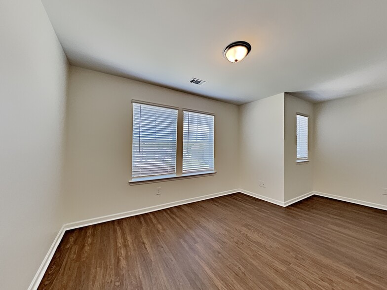 Building Photo - 307 Camp dr