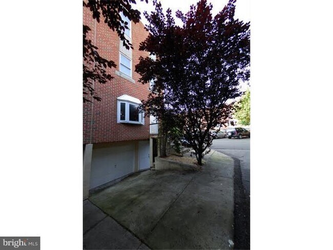 Building Photo - 2822 Ogden St