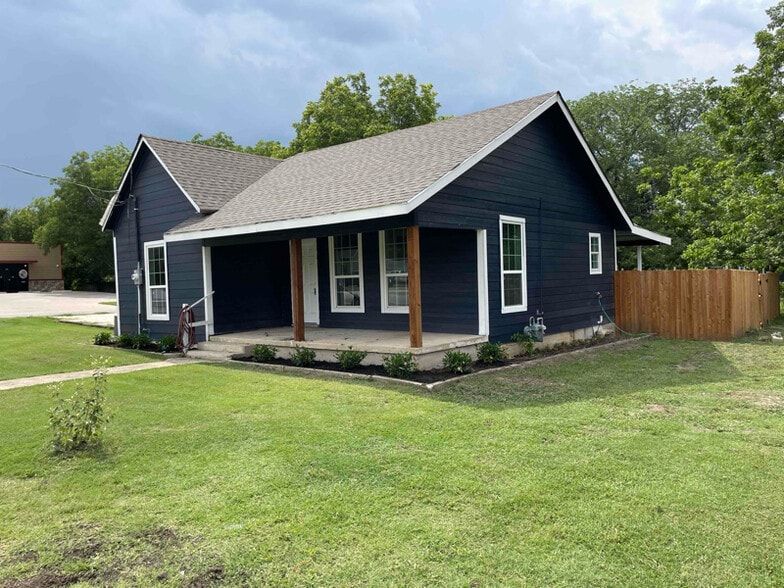 Primary Photo - 1215 W 5th St