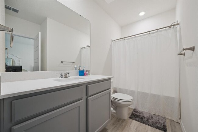 Building Photo - 2076 Monteverde Ave