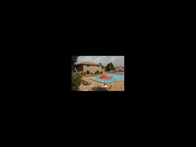 Building Photo - Spacious three bedroom condo