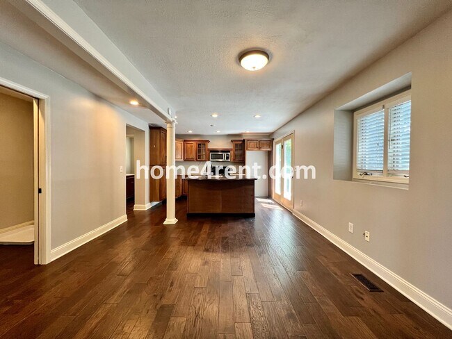 Building Photo - Fantastic Home in Blue Valley Schools w/ Hardwood Floors, Open Layout, Granite Counters, Finished...