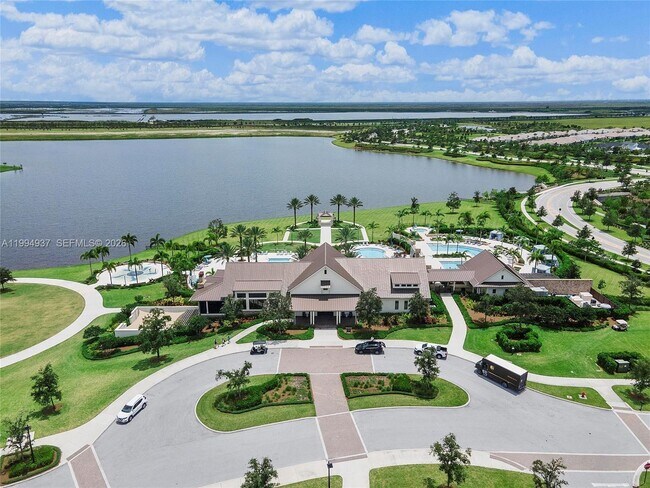 Building Photo - 1694 Hoot Owl Holw