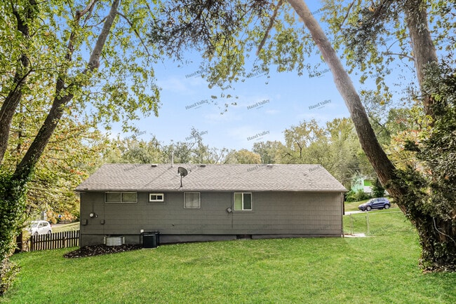 Building Photo - 8506 Crystal Ave