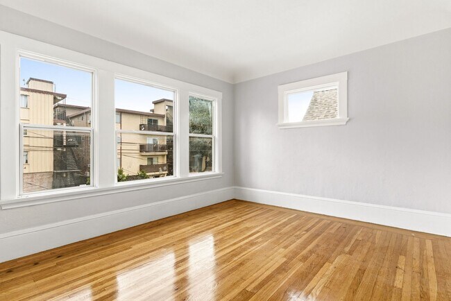 Building Photo - Fully Renovated 2 Bed, 1 Bath Oakland Home with In-Unit Laundry