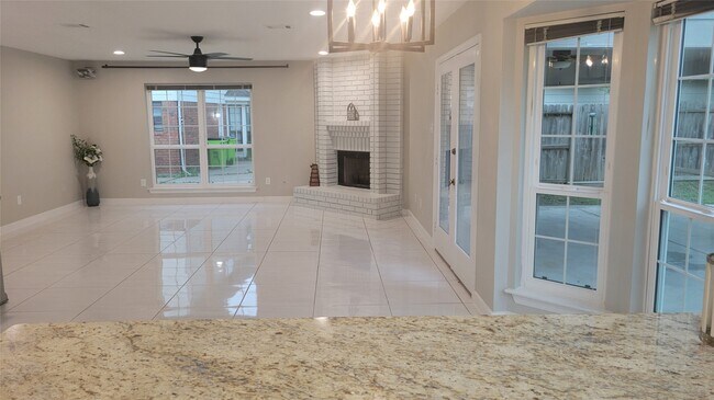 Building Photo - 16911 Elmwood Glen Ct