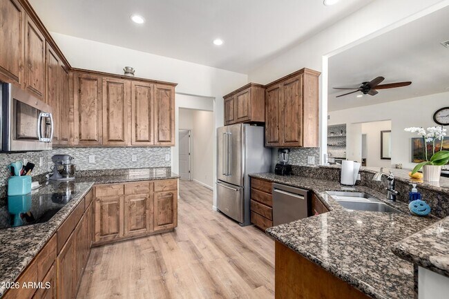 Building Photo - 1415 W Lavitt Ln