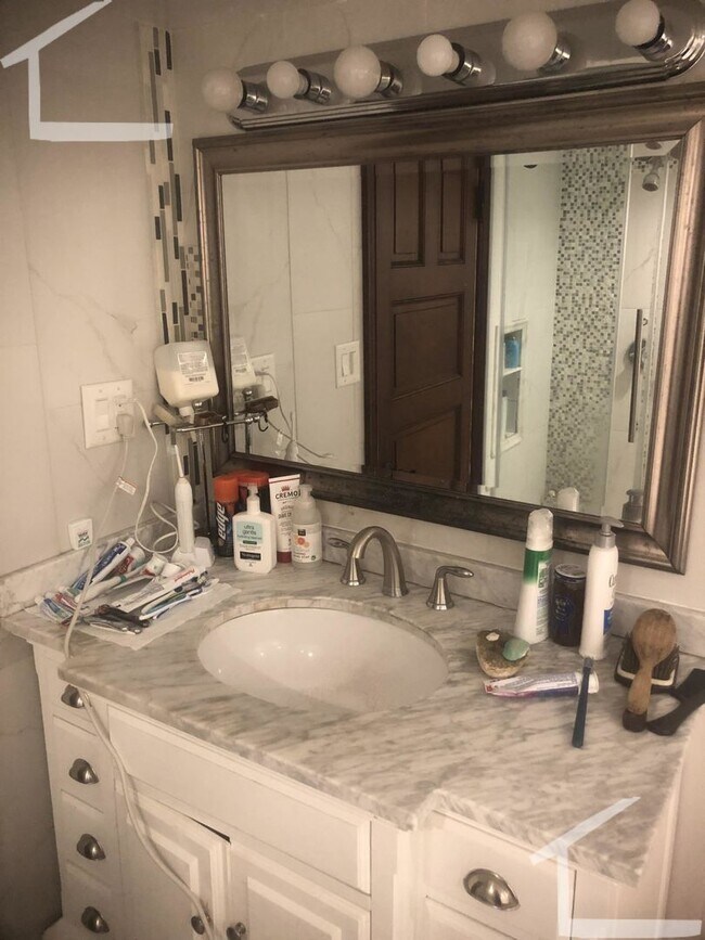 Building Photo - Central Brookline Location, Central Heat/A...