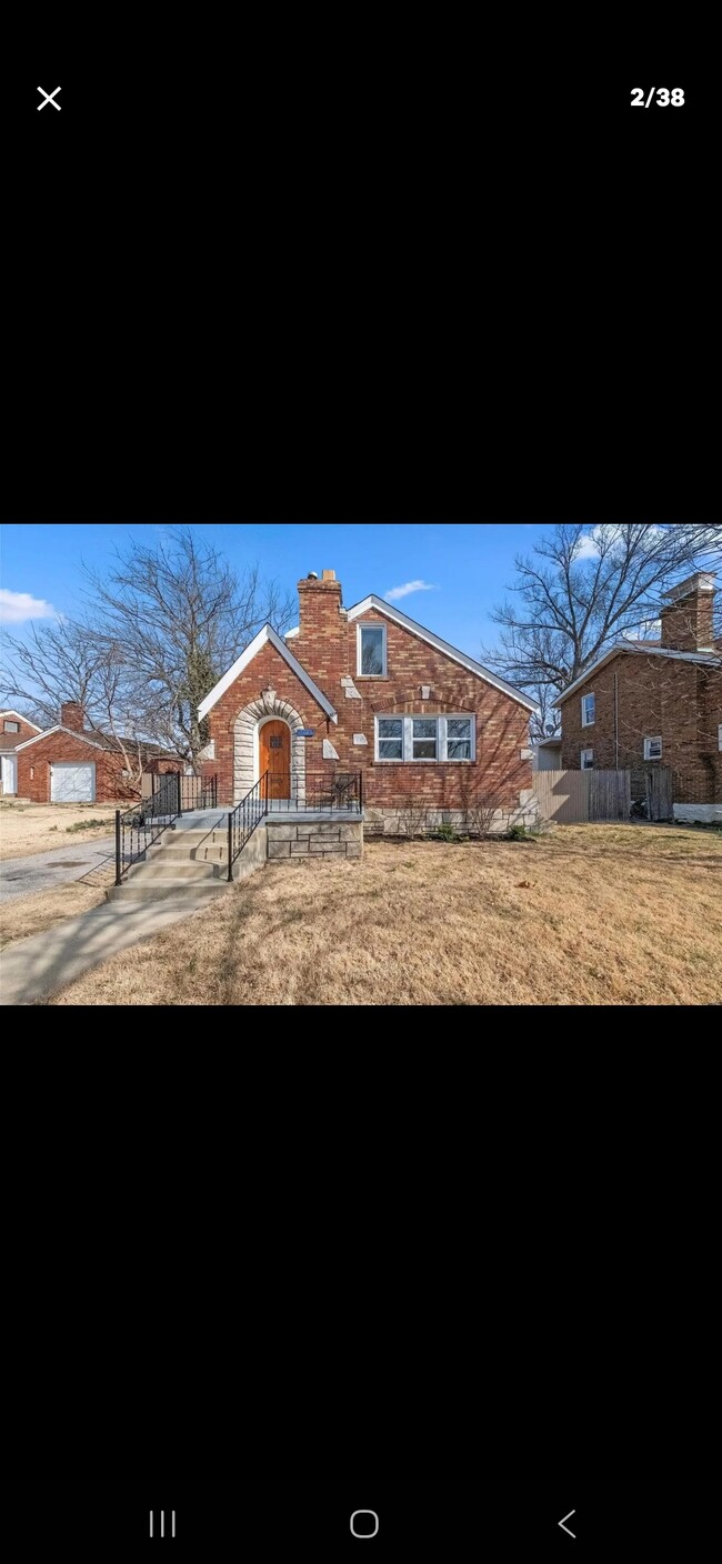 Building Photo - 7049 Plymouth Ave