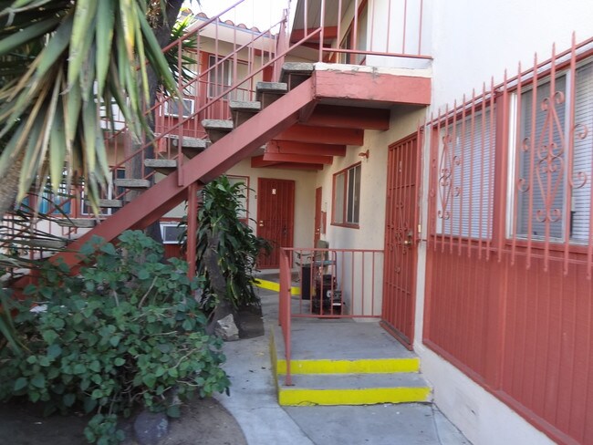Building Photo - 5562 Edgewood Pl.