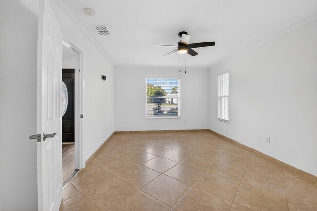 Building Photo - 1012 W Camino Real