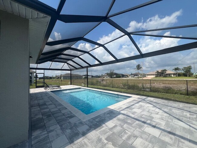 Building Photo - Stunning furnished Pool Home for Rent in N...