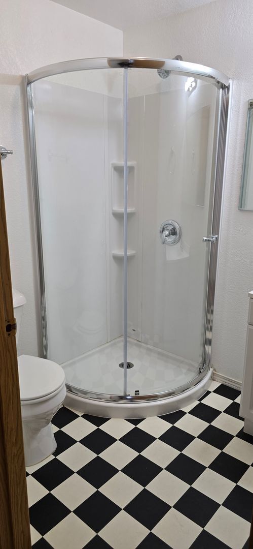 Building Photo - Four Bedroom Home with Fenced Yard in Green