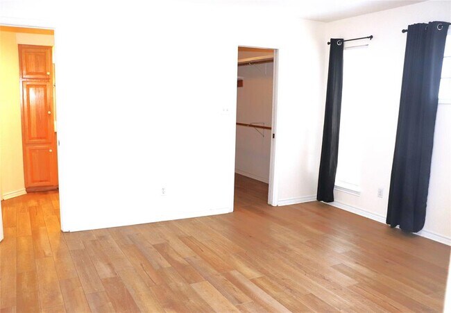 Building Photo - 211 Fox Crossing