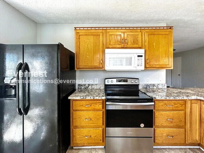 Building Photo - Limited Time Special Offer! / Spacious 3 Bed, 2 Bath Home with Deck, Patio, and Attached Garage