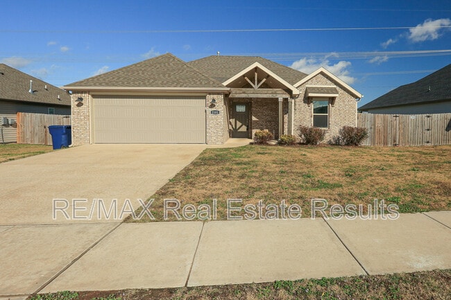 Building Photo - 2101 E Endura Pk Dr