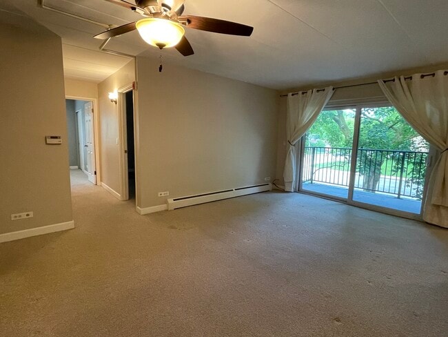 living room - 120 N Lincoln Ln