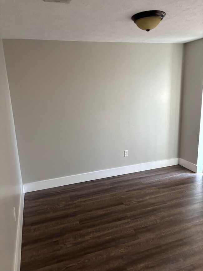 Building Photo - Spacious 3 Bedroom 2 Bath apartment!