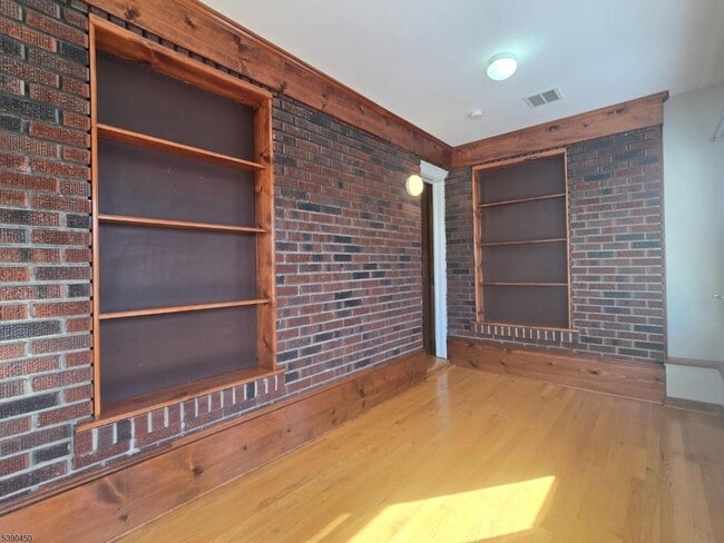 Building Photo - 14 Codington St