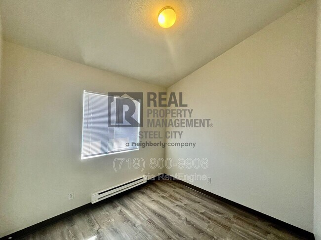 Building Photo - 1715 Oakshire Ln