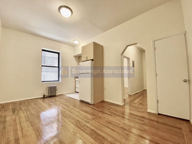Building Photo - 12 Pinehurst Ave