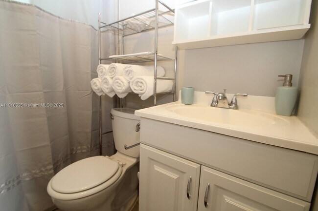 Building Photo - 1818 Fillmore St