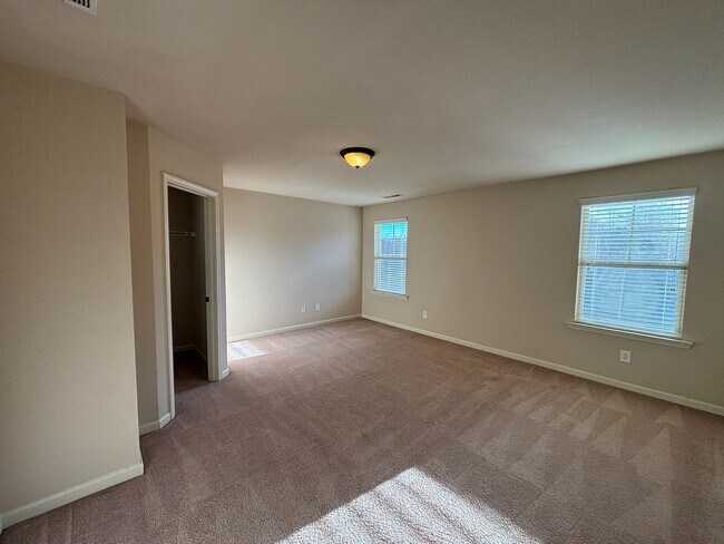 Building Photo - 1322 Ingersoll Dr
