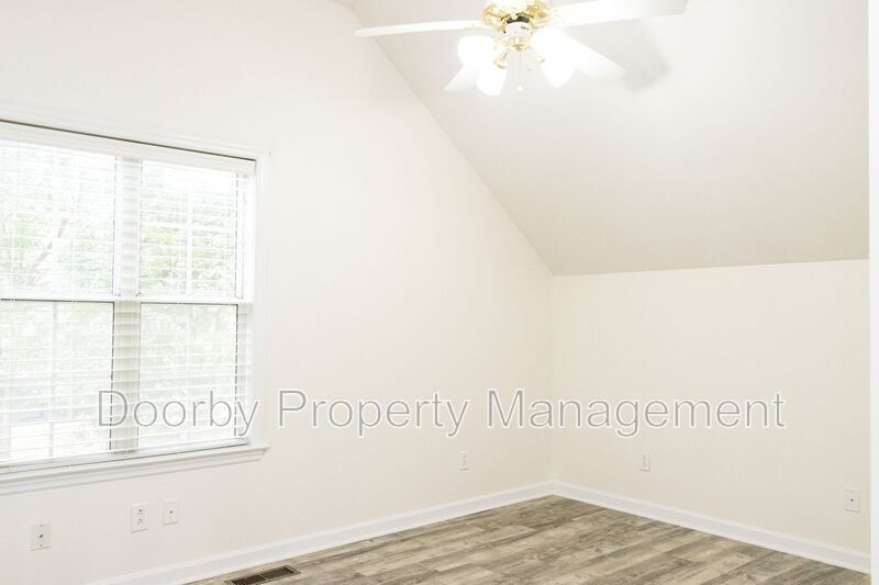 Building Photo - 1004 Roselawn Dr