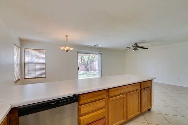 Building Photo - Spacious 4 Bedroom 2.5 Bathroom Home with Covered Patio & Large Backyard