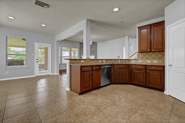 Building Photo - 7303 Lennox Woods