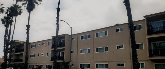 Building Photo - Bixby Knolls Regency Townhomes