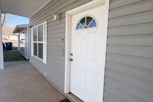 Building Photo - 508 E Grant Ave