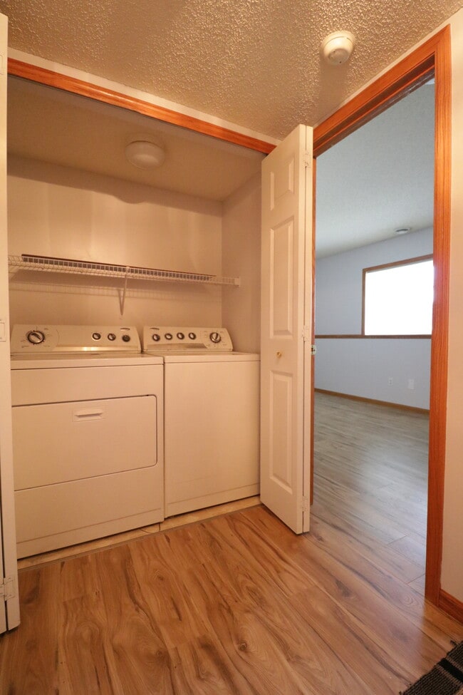 Building Photo - 7860 Old Carriage Ct