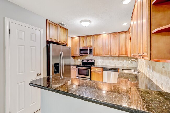 Building Photo - 5761 Lake Lucina Dr S