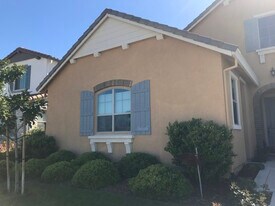 Building Photo - 562 Sandy Shores Dr