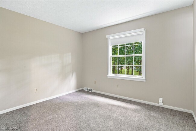 Building Photo - 6832 Green Ridge Ave