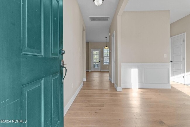 Building Photo - 204 Sandy Springs Rd