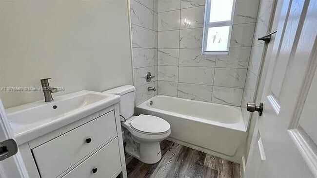 Building Photo - 1701 NW 13th Ct