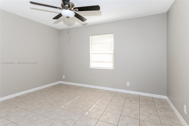 Building Photo - 2152 NE 1st Ct