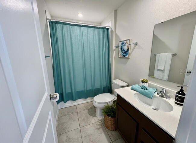 Building Photo - 1221 Lexington Ln