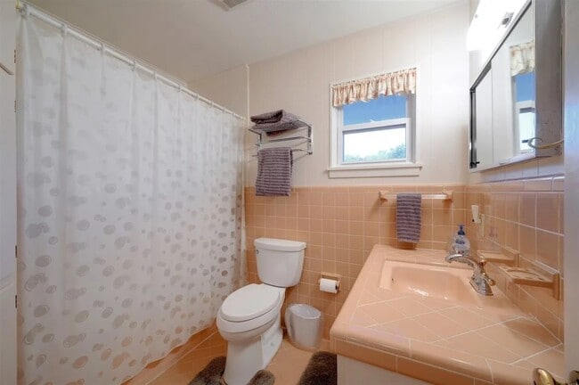 Building Photo - 3804 Pack Saddle Dr